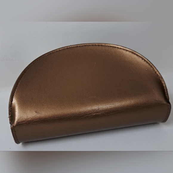 Gucci Tortoiseshell Sunglasses with Gold Accents - Picture 13 of 16